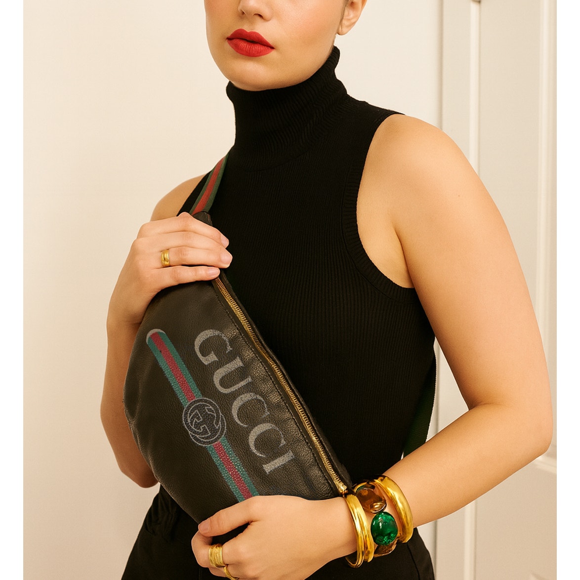 Gucci Logo Belt Bag in Black Calfskin Leather – Medium Size Gucci