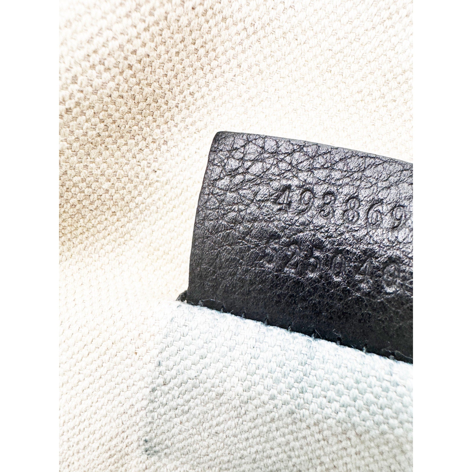 Gucci Logo Belt Bag in Black Calfskin Leather – Medium Size Gucci