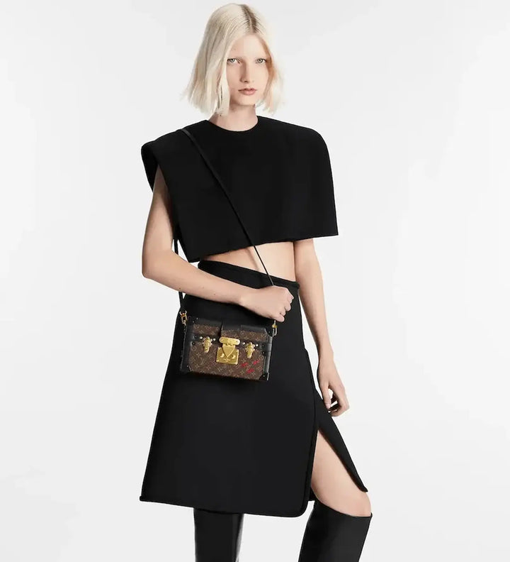 Louis Vuitton Resort Collection 2023 Épaulette Top - Vault No9
Louis Vuitton crop top