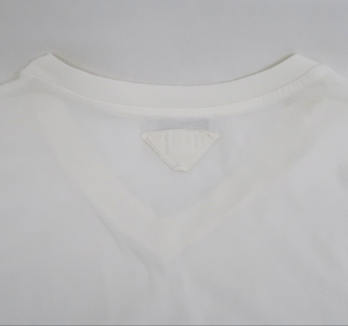 Prada Men’s White V-Neck T-Shirt – Model UJM493 S151, Size XXL Prada