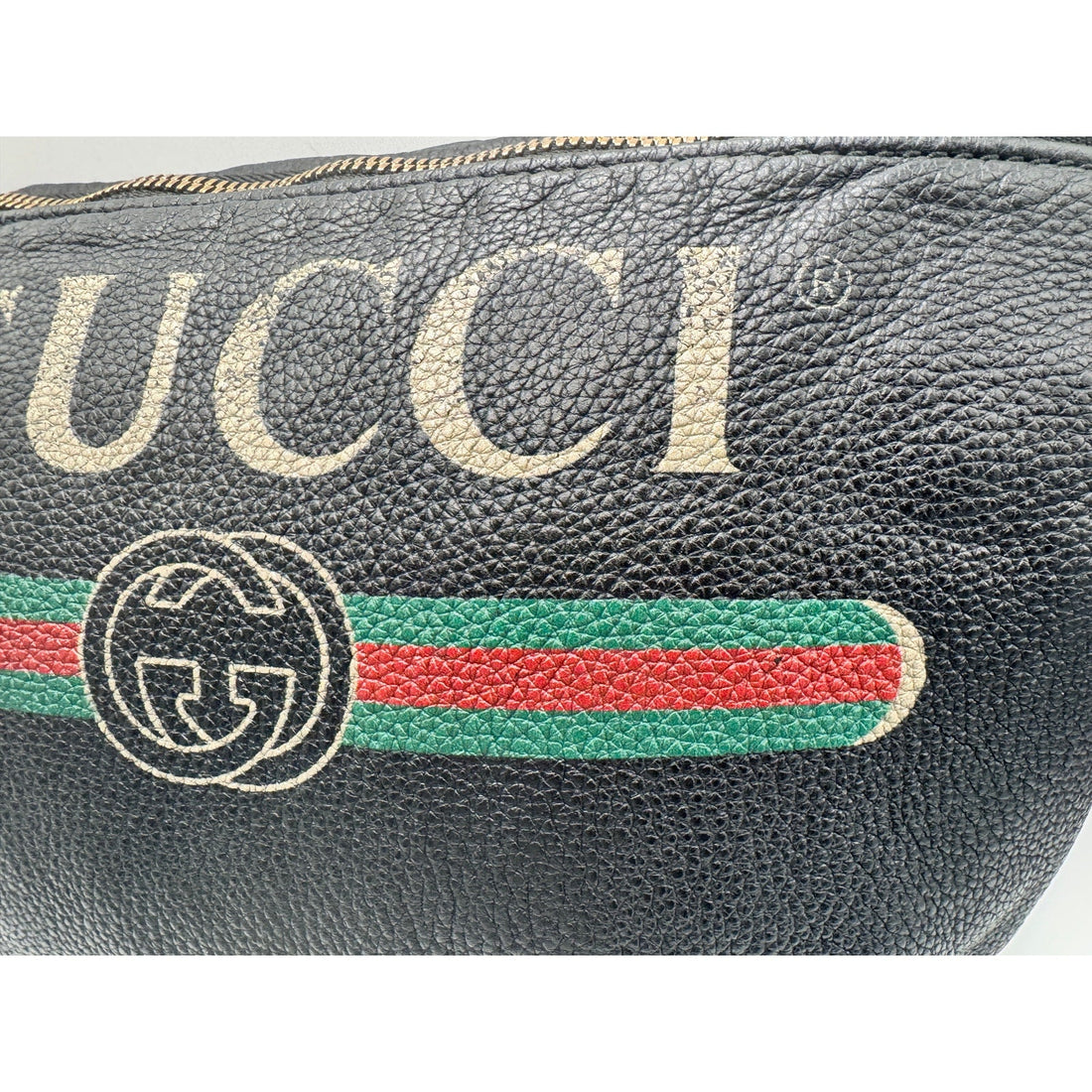 Gucci Logo Belt Bag in Black Calfskin Leather – Medium Size Gucci